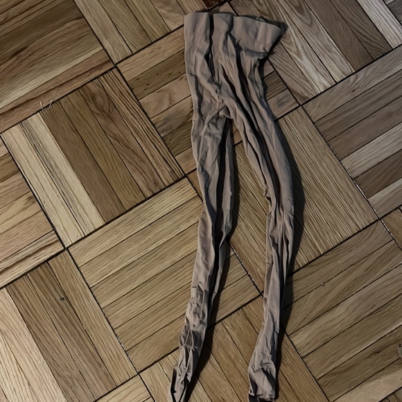 4 Pairs of Nude Tights - Picture 2 of 4